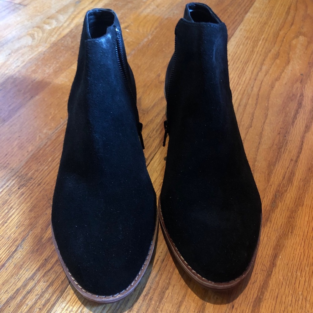 NWOT Gianni Bini booties